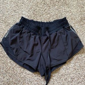 Lululemon hotty hot tie shorts “2.5